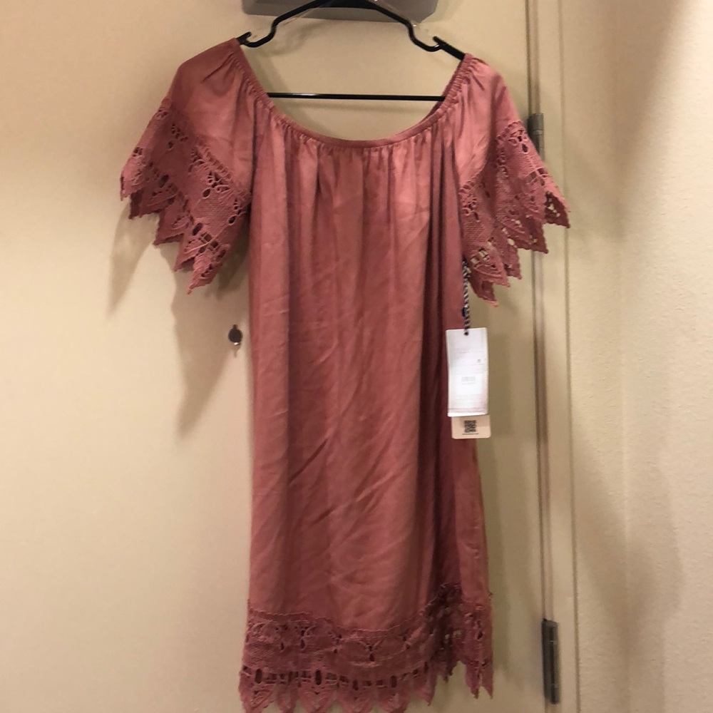 Off the shoulder dress!  With a tag ! Size M
